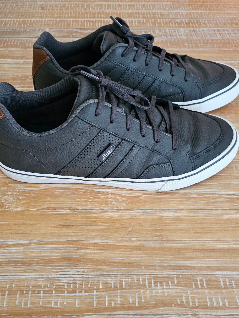 G.H. Bass & Co. Men's Sneakers Size 11